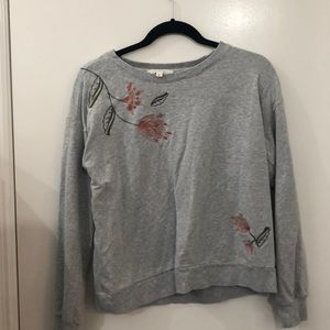 SWEATER WITH ADORABLE FLOWER DESIGN
